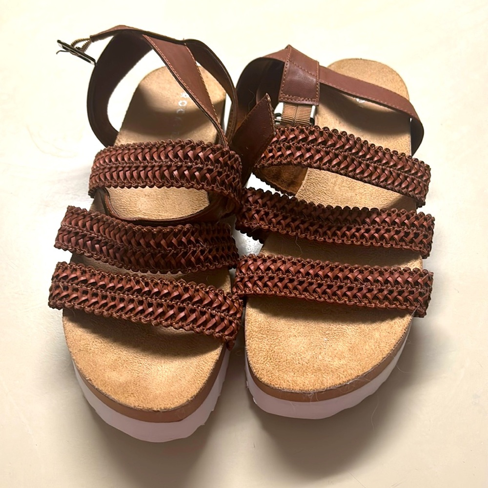 Small wedge sandals